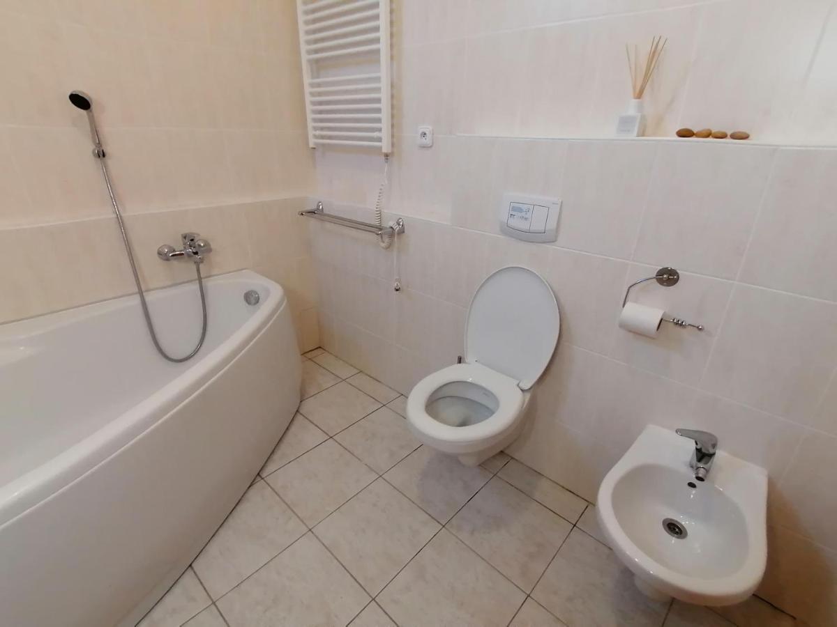 Pod Strechou Apartment Svoboda nad Upou Luaran gambar
